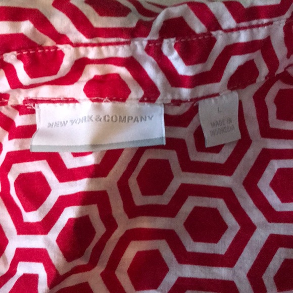 Red and white pattern blouse - Picture 2 of 3